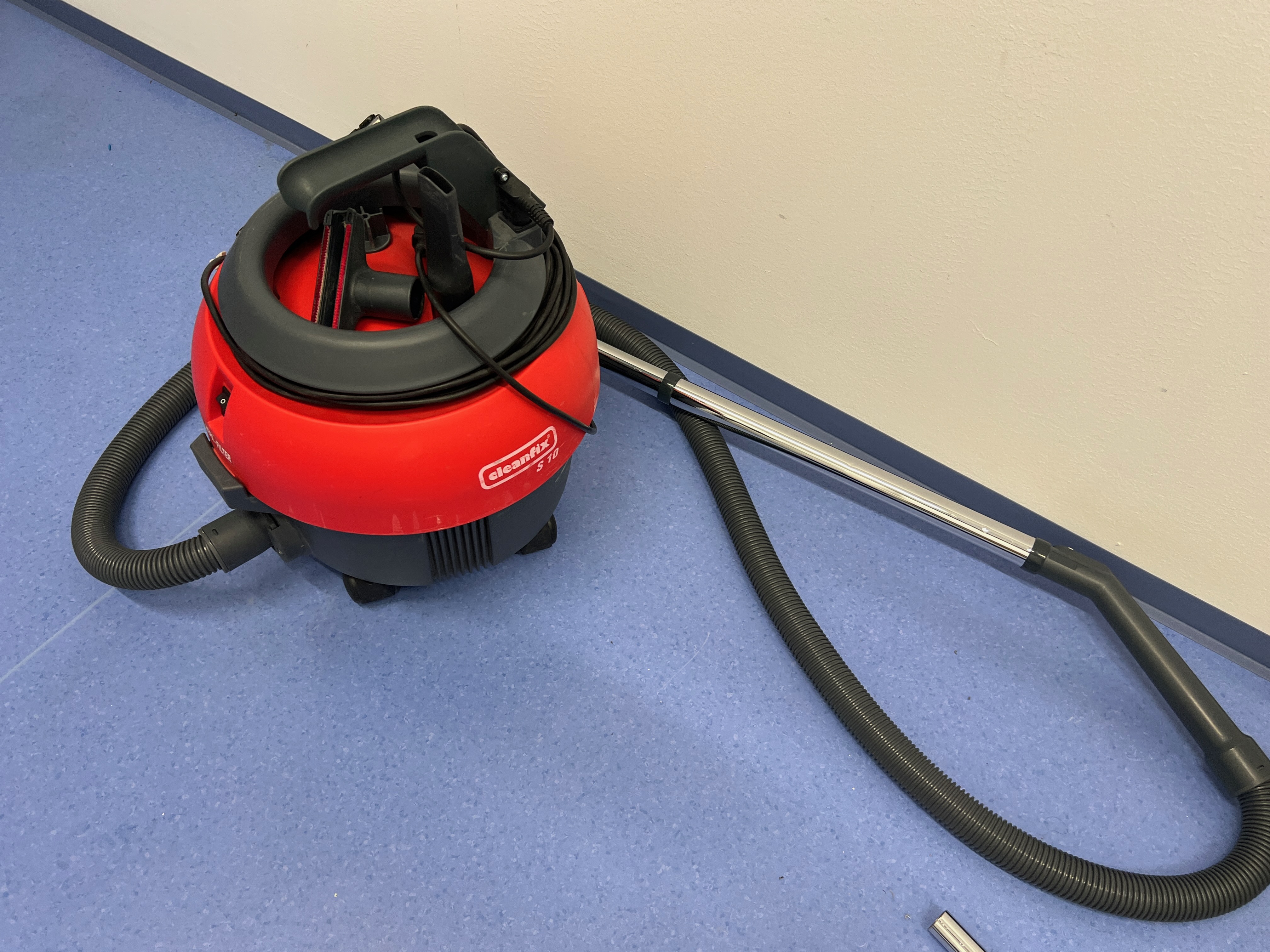 Gewerbesauger Kärcher WD2 und Cleanfix S 10 – Bild 2