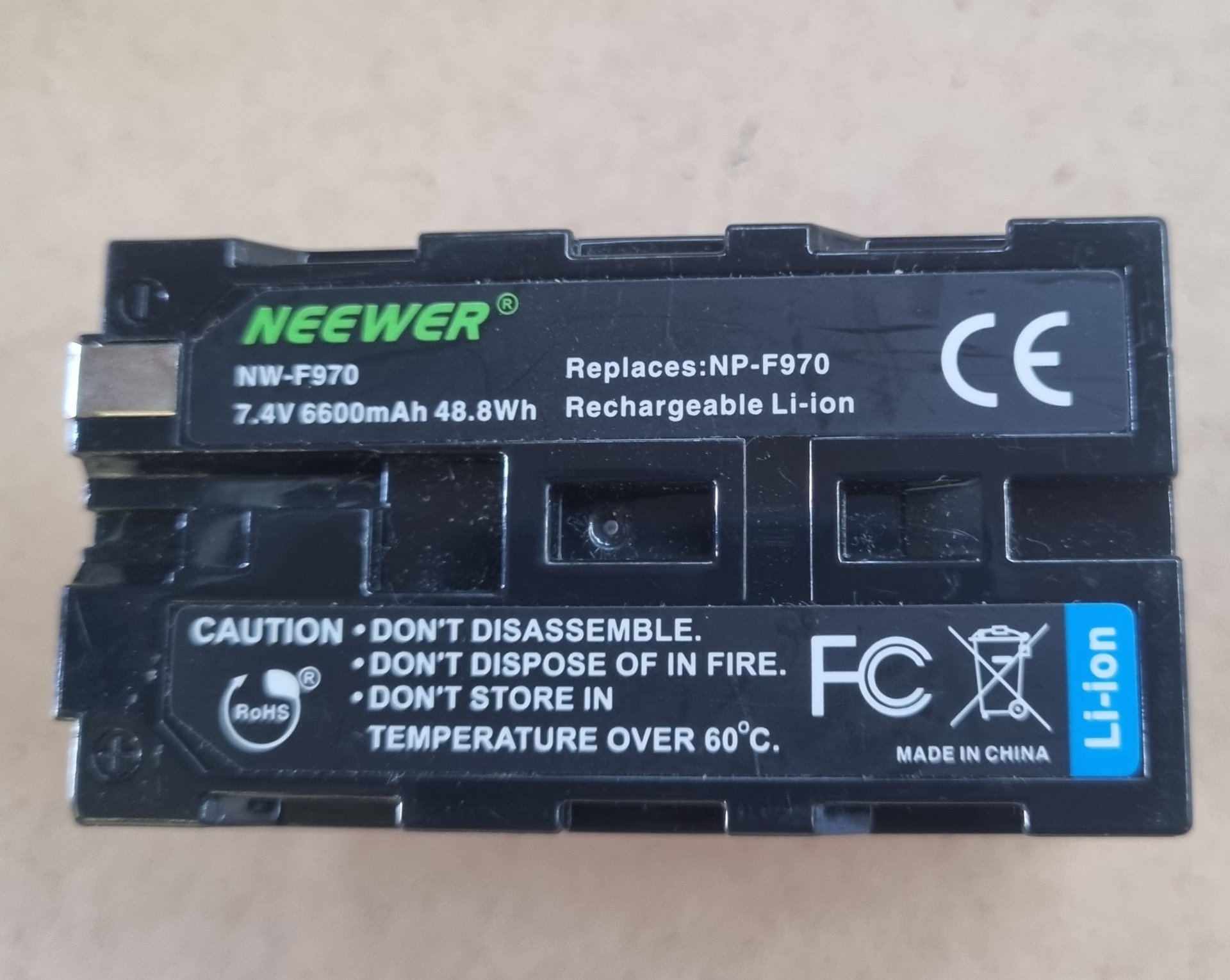 Neewer NW-F970 Rechargeable Li-ion