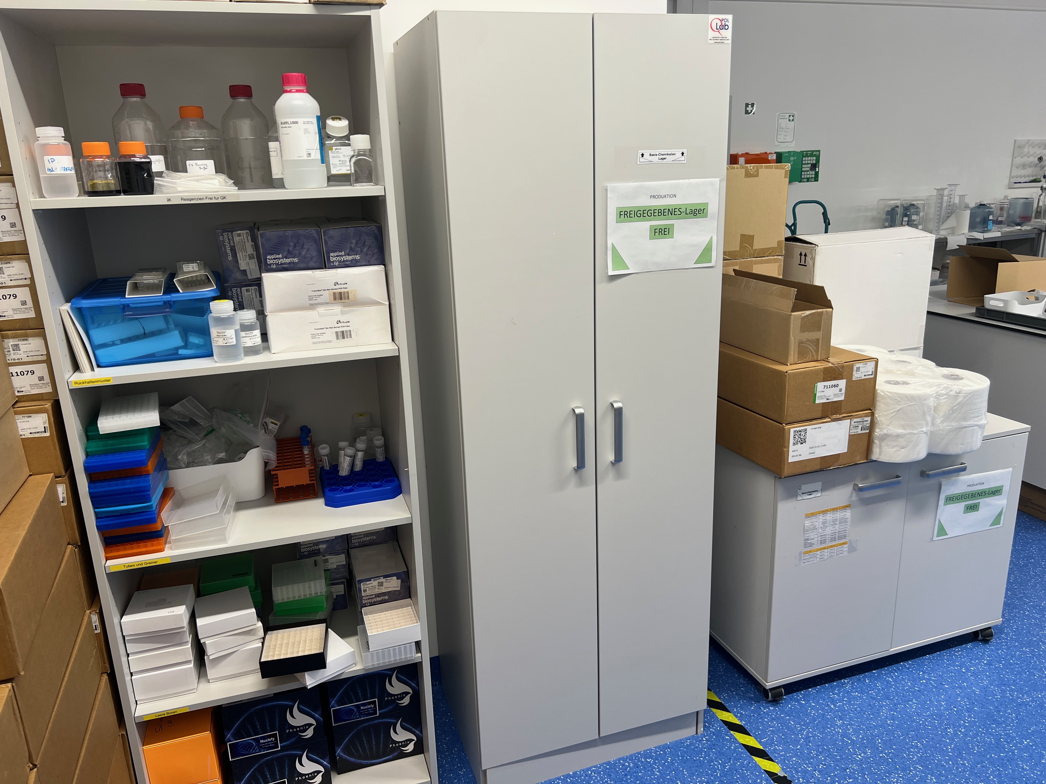 Laborschrank Pol Lab und Regal